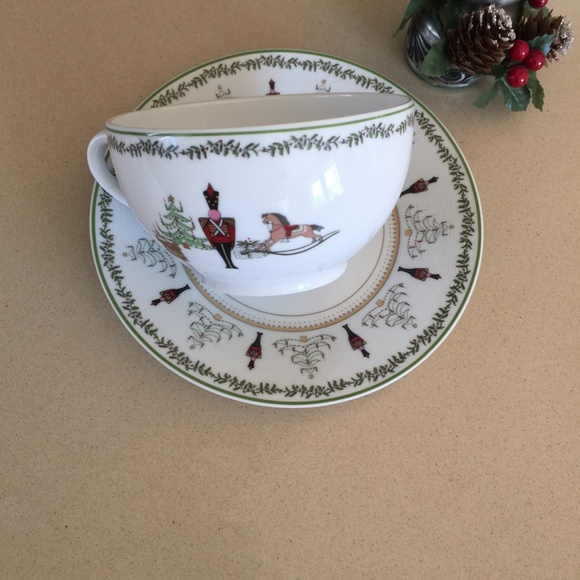 Jumbo Cup & Saucer Set Grenadiers - Picture 3 of 9